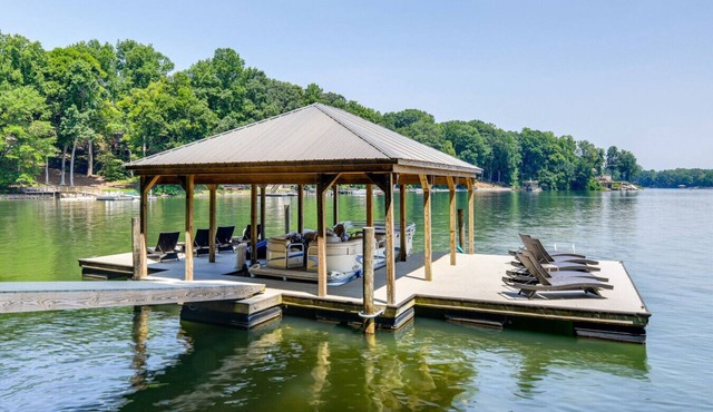 Waterfront w/Dock | Boat | Kayaks | Gym | Pets OK