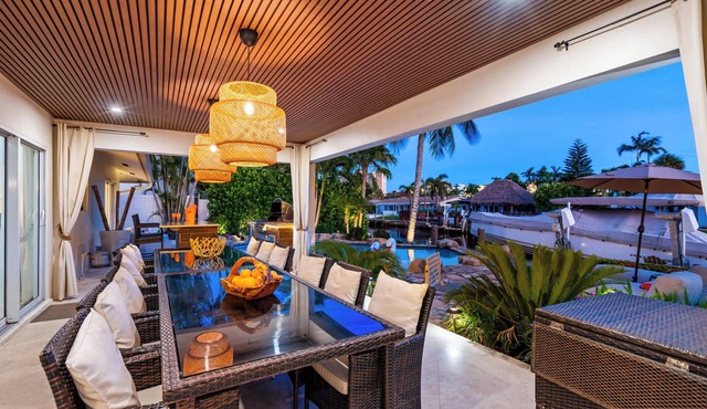 Waters Edge Luxury - Walk or bike to the Beach