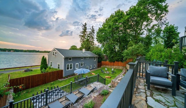 Waterview House Walking Distance from Cove Beach