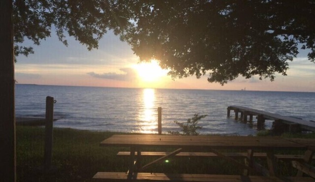 Winter Beachfront Lakehouse w beautiful sunsets. Short term monthly rentals.