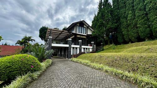 X4 VILLA with pool Villa Istana Bunga by YourHome