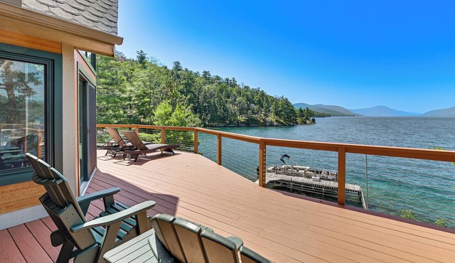 Year-Round Fun in Putnam Station: Lakefront Home!
