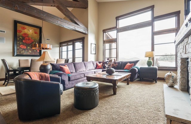 Last-Minute Savings! Penthouse with Ski-in/Ski-out Access and Private Hot Tub!