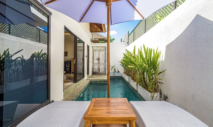 Padonan Villa | Aesthetic Villa Jasmine with Private Pool -Canggu