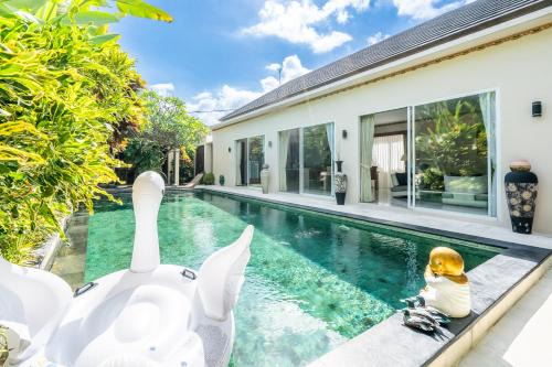 Sunset Road Villa | Villa Alitura Seminyak 3BR