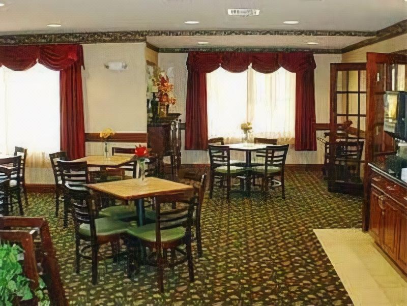 Photo of Livingroom in Queensbury