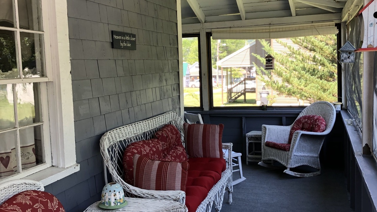 Photo of Patio Balcony in Huletts Landing
