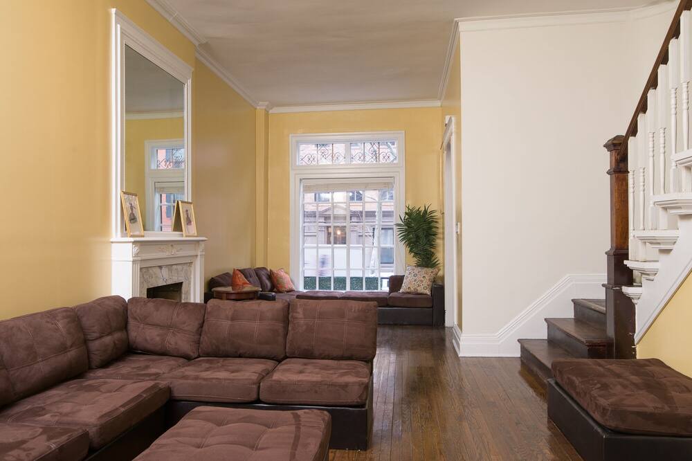 Photo of Livingroom in Upper East Side