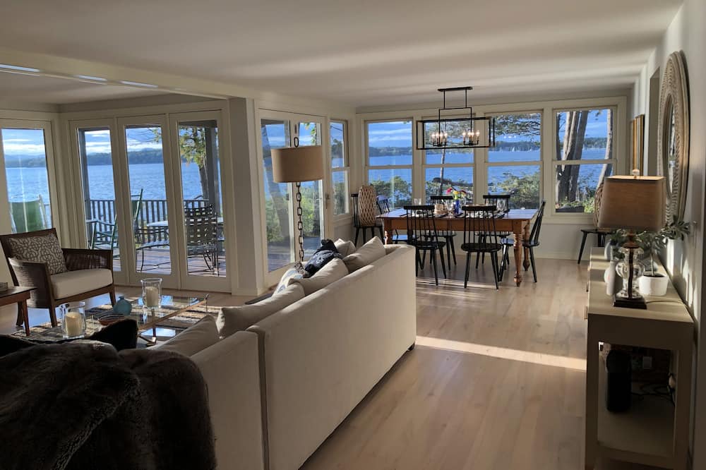 Photo of Livingroom in Moriah Center