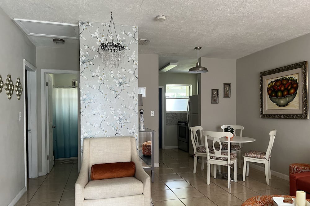 Photo of Livingroom in Miami Gardens