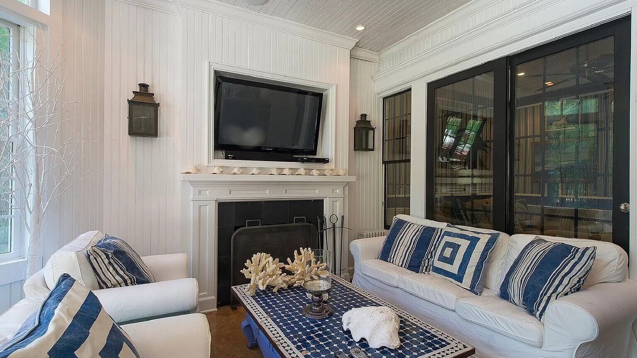 Photo of Livingroom in Northwest Harbor