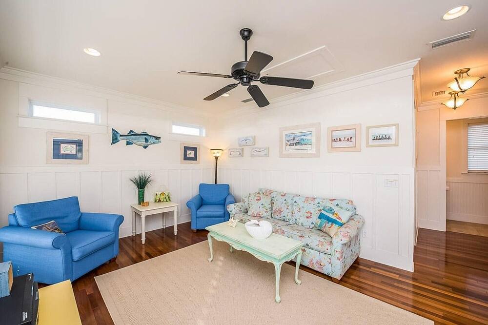 Photo of Livingroom in Cassine Village