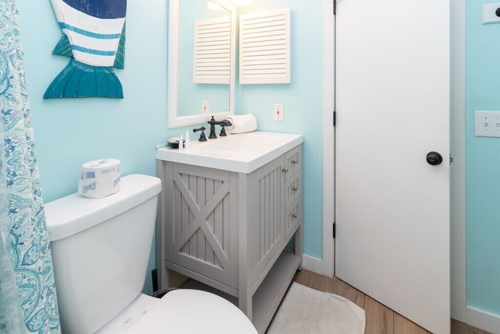 Photo of Bathroom in Folly Field