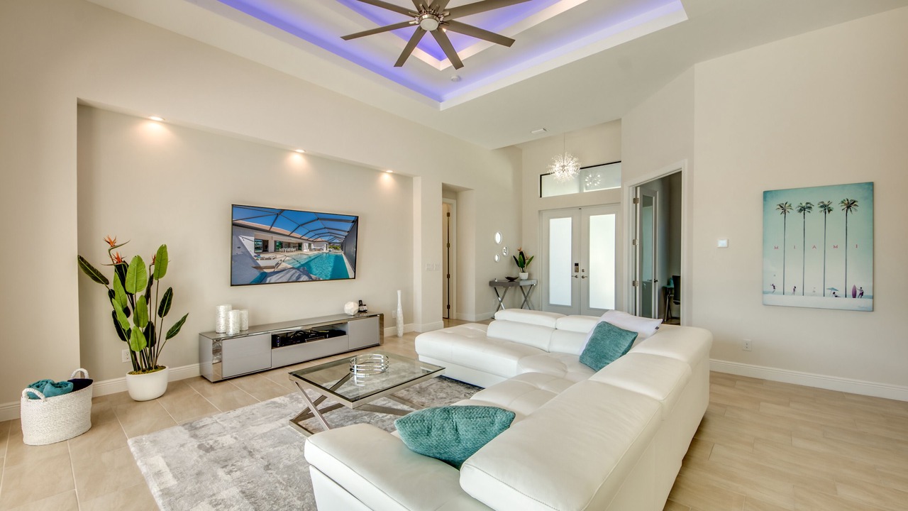 Photo of Livingroom in Yacht Club