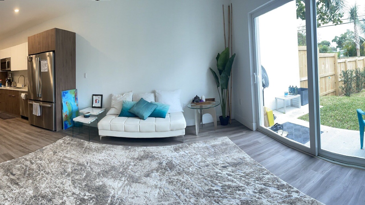 Photo of Livingroom in Central Fort Lauderdale