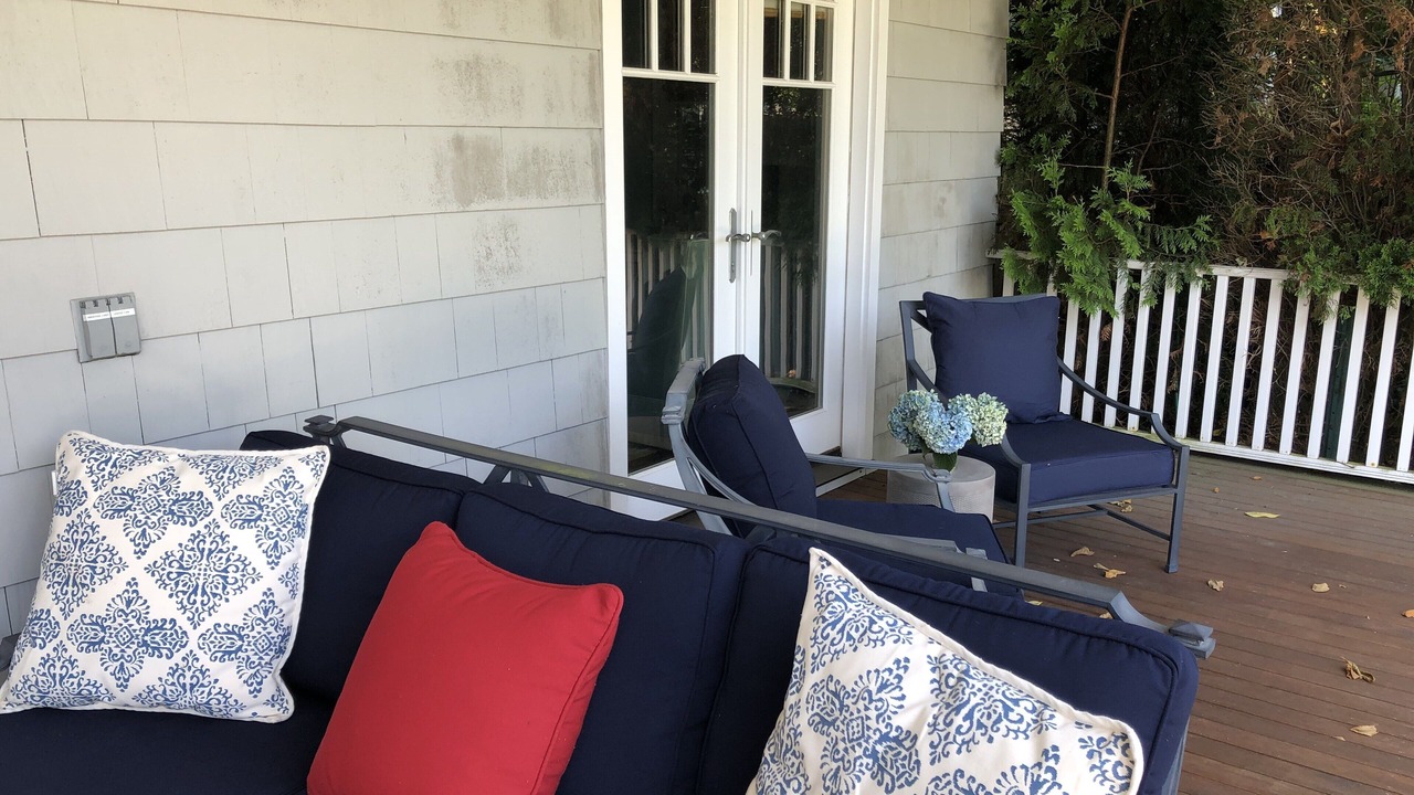 Photo of Patio Balcony in Village of Southampton