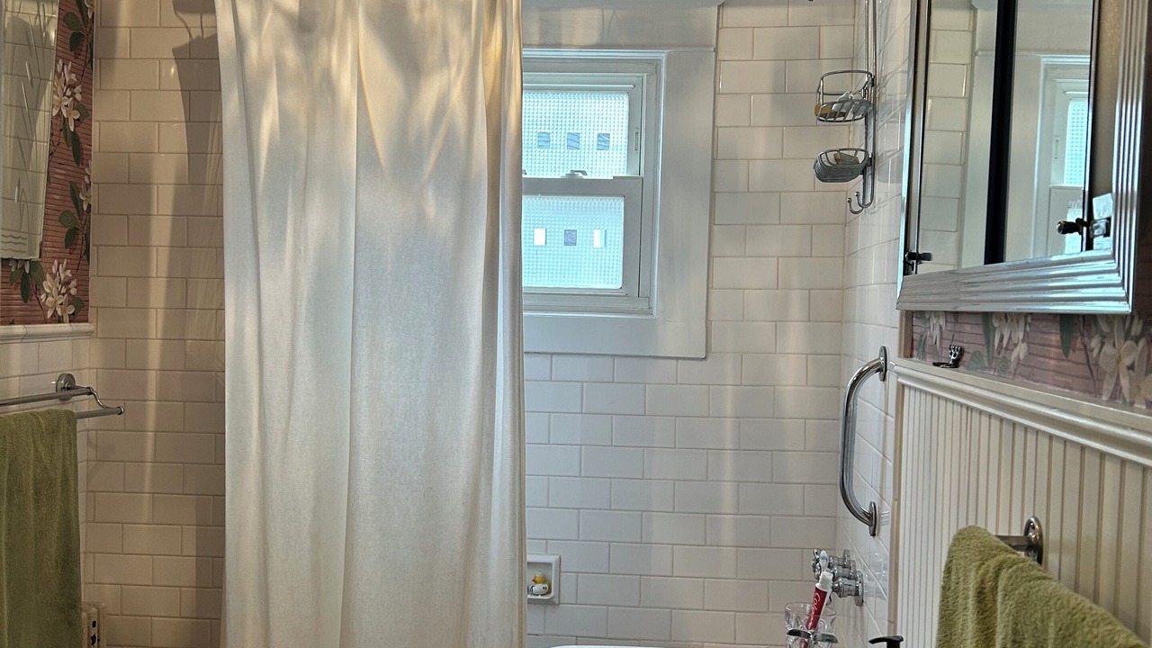 Photo of Bathroom in Pipes Cove