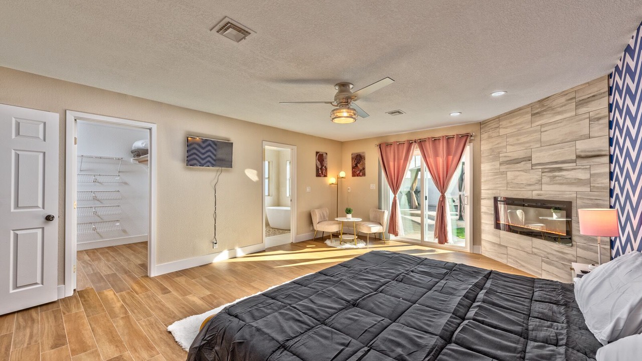 Photo of Bedroom in Enterprise