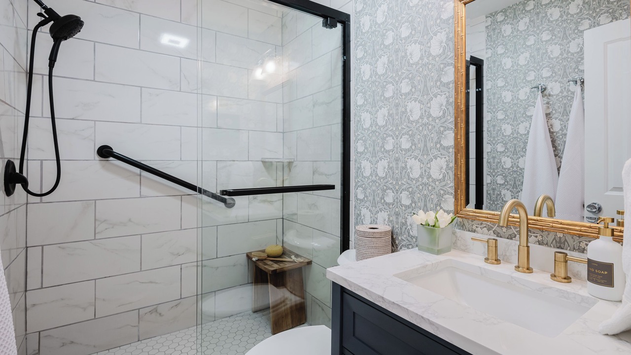 Photo of Bathroom in Folly Field