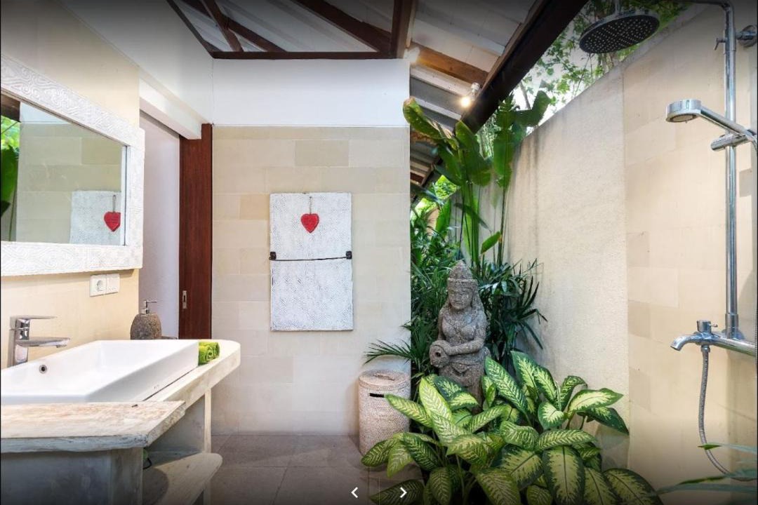 Photo of Bathroom in Sunset Road