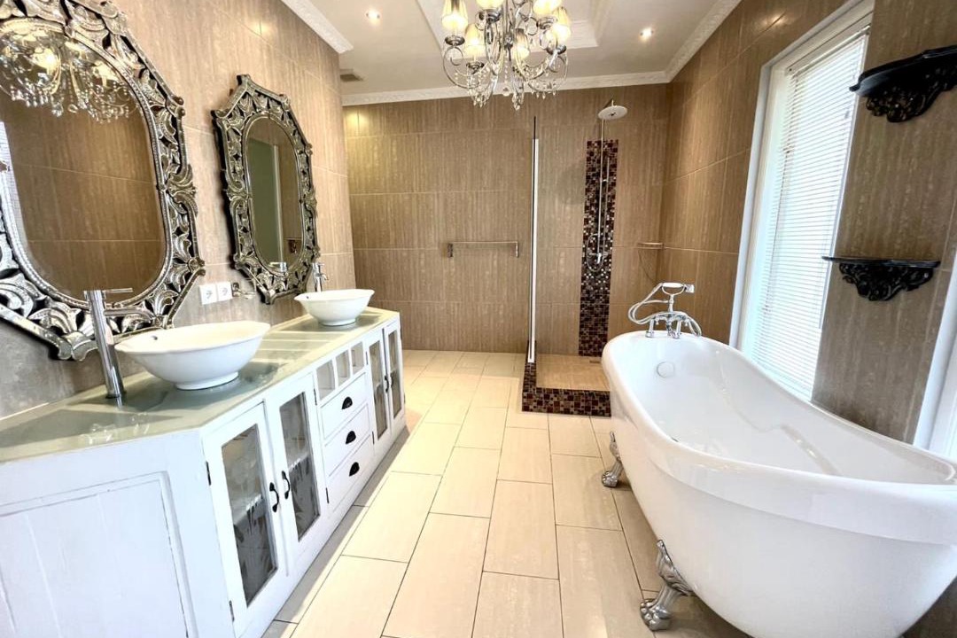 Photo of Bathroom in Laksmana