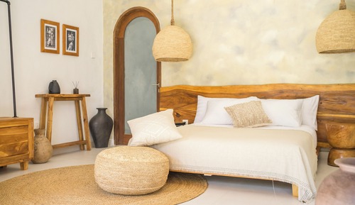 Standard 3, 1 Queen Bed