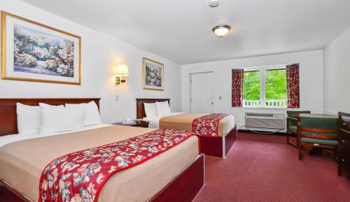 Queen Suite with Sofa Bed