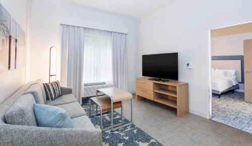 One-Bedroom King Suite - Non-Smoking