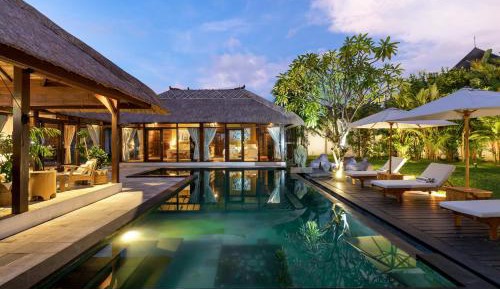 Villa with Garden View